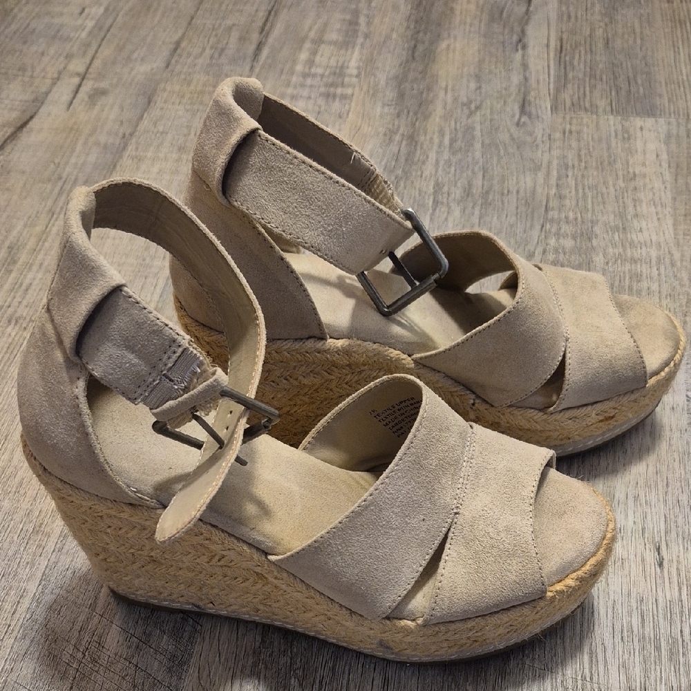 Universal Thread Beige Wedge Sandals - image 4